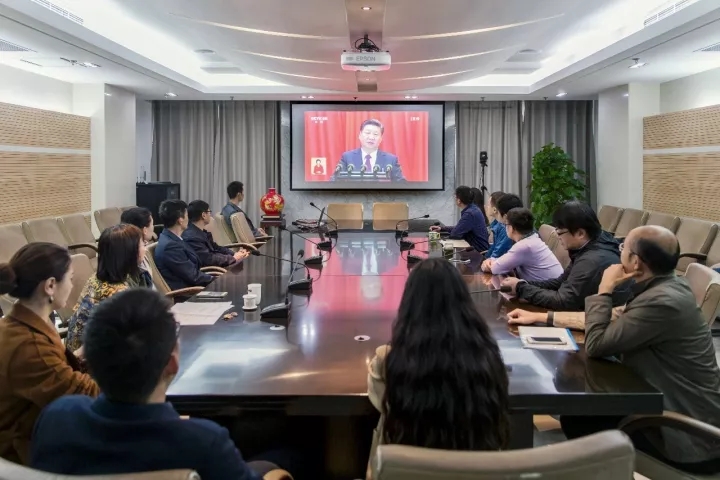 集團干部員工喜迎十九大：令人鼓舞，催人奮進